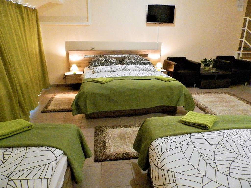 Bed and Breakfast Bartok Ter Panzio Эгер Экстерьер фото